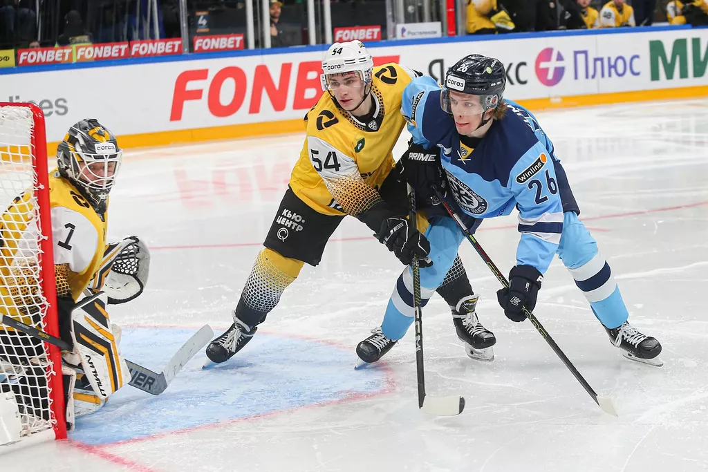 «Сибирь» одержала волевую победу над «Северсталью», забросив две шайбы в концовке матча