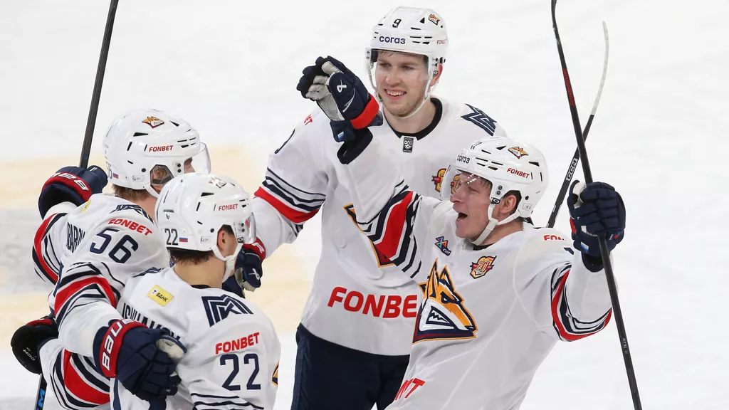 «Металлург» в сверхрезультативном гостевом матче КХЛ победил «Шанхайских Драконов»