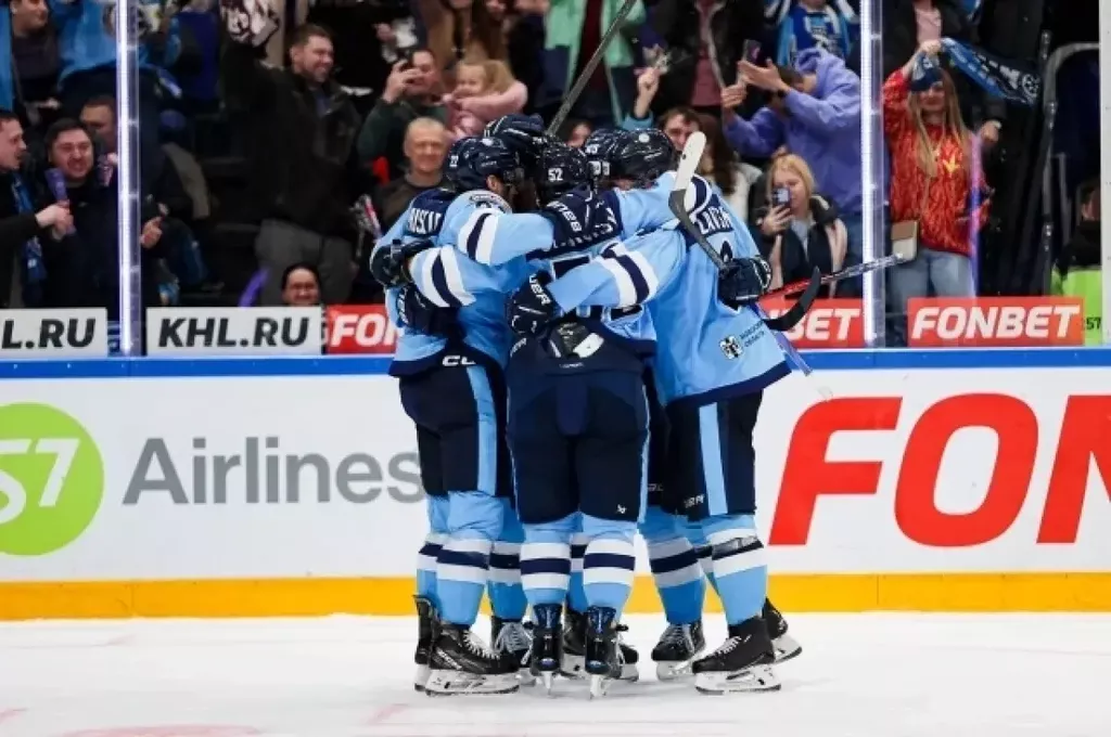 «Сибирь» вырвала победу в матче с «Торпедо», забросив три шайбы на последней минуте