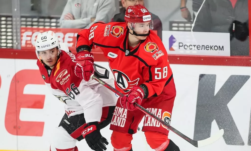 «Авангард» обыграл «Автомобилист» в овертайме гостевого матча КХЛ