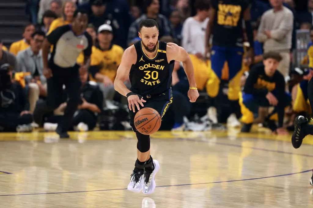 Стефен Карри вошёл в двадцатку лучших бомбардиров в истории НБА