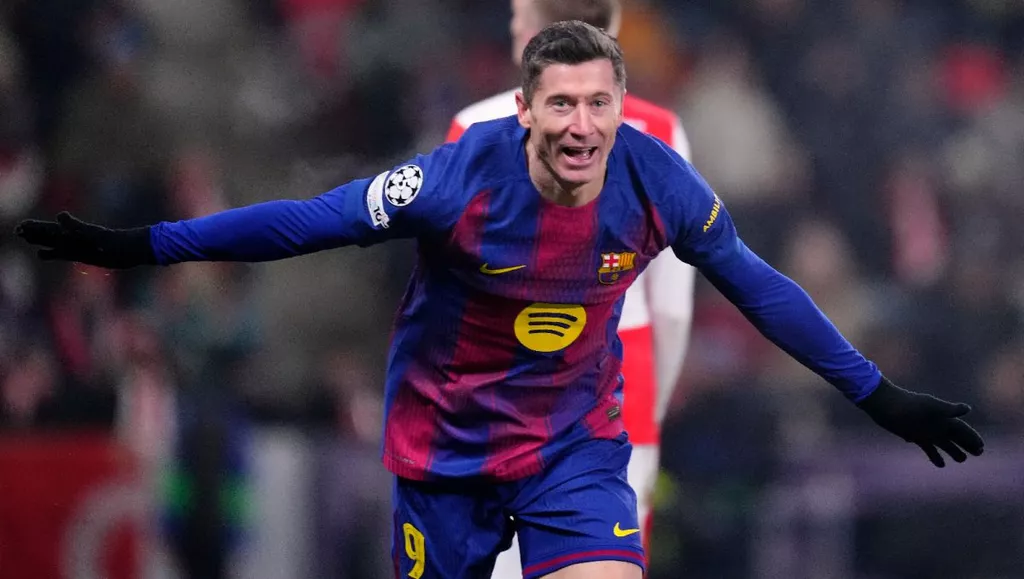 Роберт Левандовски повторил исторический рекорд Лионеля Месси в ЛЧ