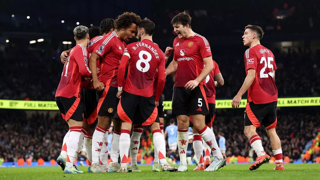 «Манчестер Юнайтед» дома обыграл «Манчестер Сити» в дебютном матче под руководством Кэррика