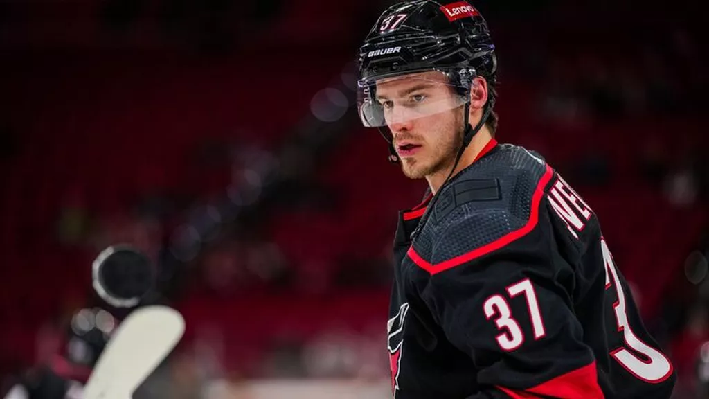 Гол Свечникова помог «Каролине» одержать гостевую победу над «Оттавой»