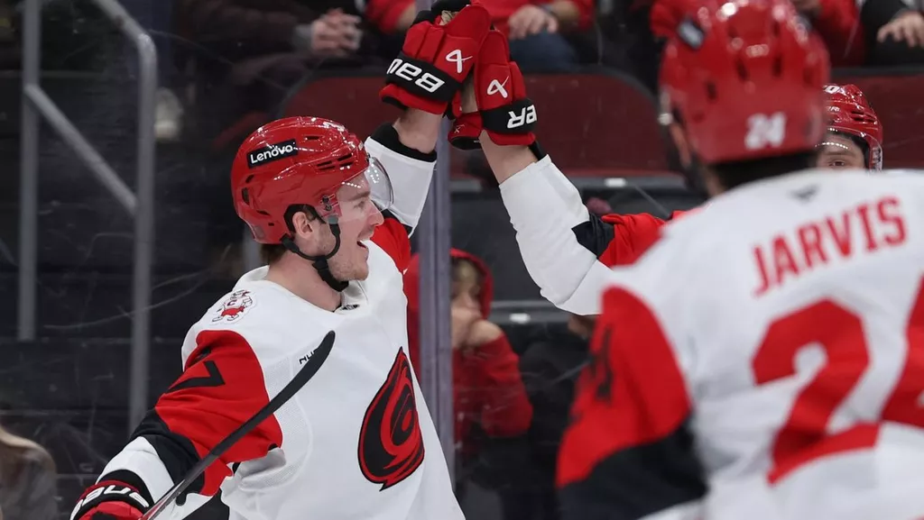 Свечников установил рекорд XXI века в составе «Каролины Харрикейнз»