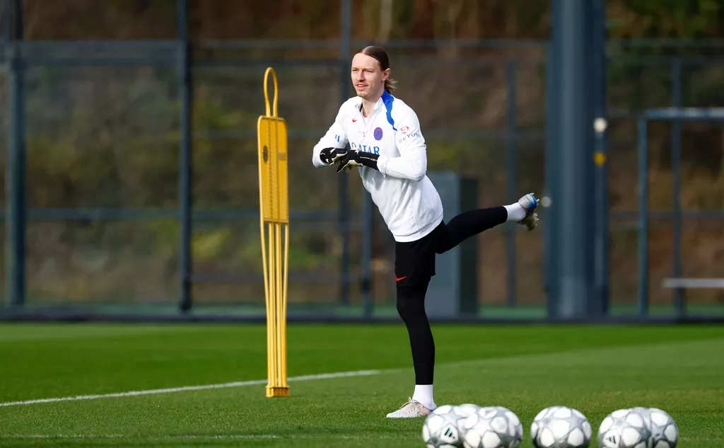 Тренер «ПСЖ» Луис Энрике ответил на вопрос о положении Матвея Сафонова в команде