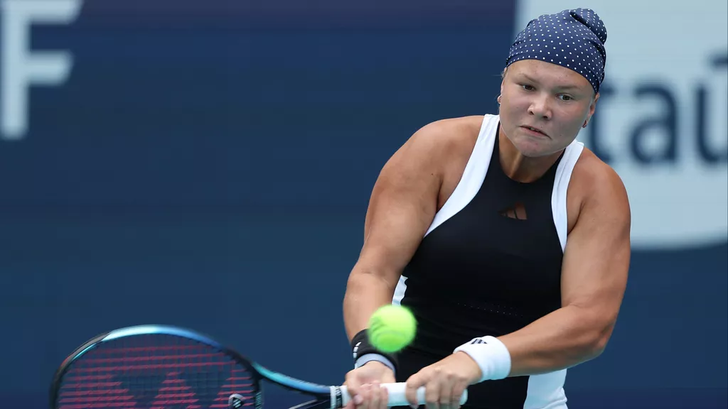 Шнайдер уверенно стартовала на турнире WTA-1000 в Дубае