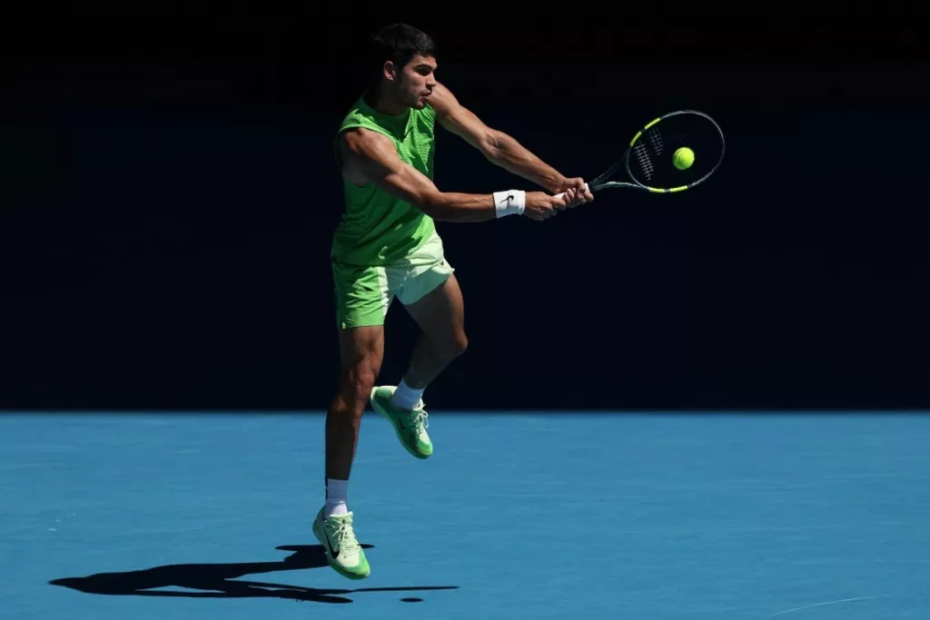 Алькарас выиграл турнир ATP 500 в Дохе, разгромив Фиса за 50 минут