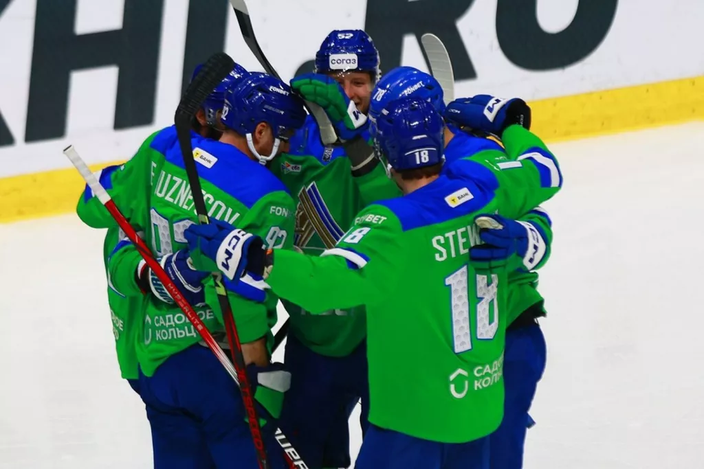 «Салават Юлаев» победил «Металлург» в серии буллитов домашнего матча КХЛ