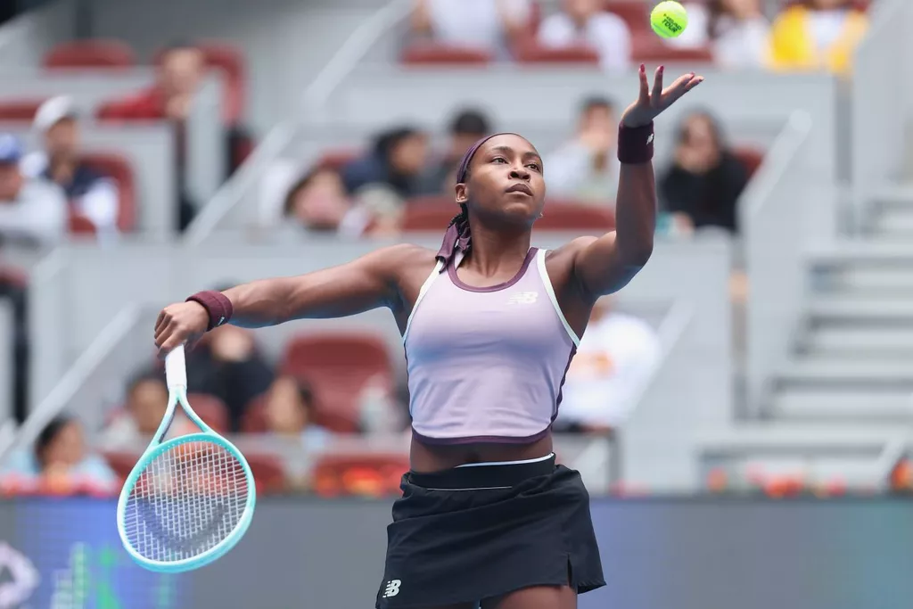 Кори Гауфф выиграла драматичный матч 1/8 финала турнира в Дубае, отыграв три матчбола