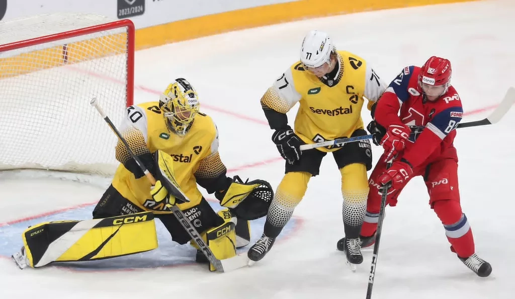 Шестаков: на Западе аж три команды претендуют на первое место, там борьба не завершена