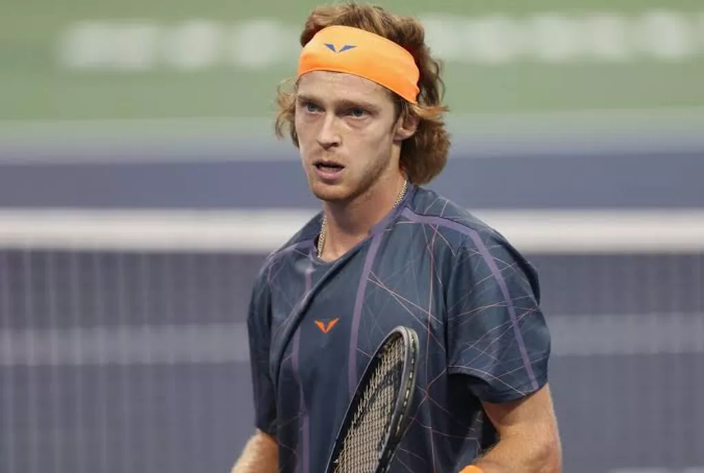 Рублёв проиграл Алькарасу и не смог выйти в финал турнира в Дохе