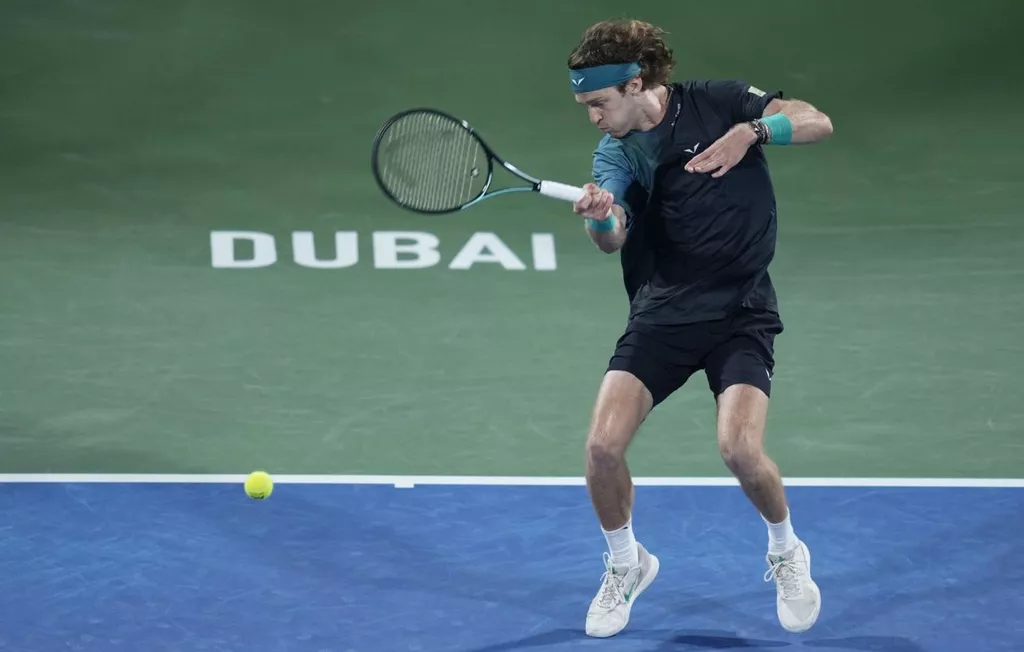 Рублев обыграл Ройе и вышел во второй круг турнира в Дубае