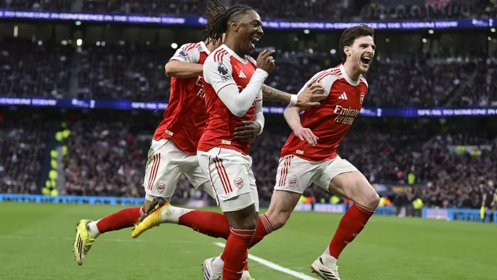 «Арсенал» разгромил «Тоттенхэм» в лондонском дерби АПЛ