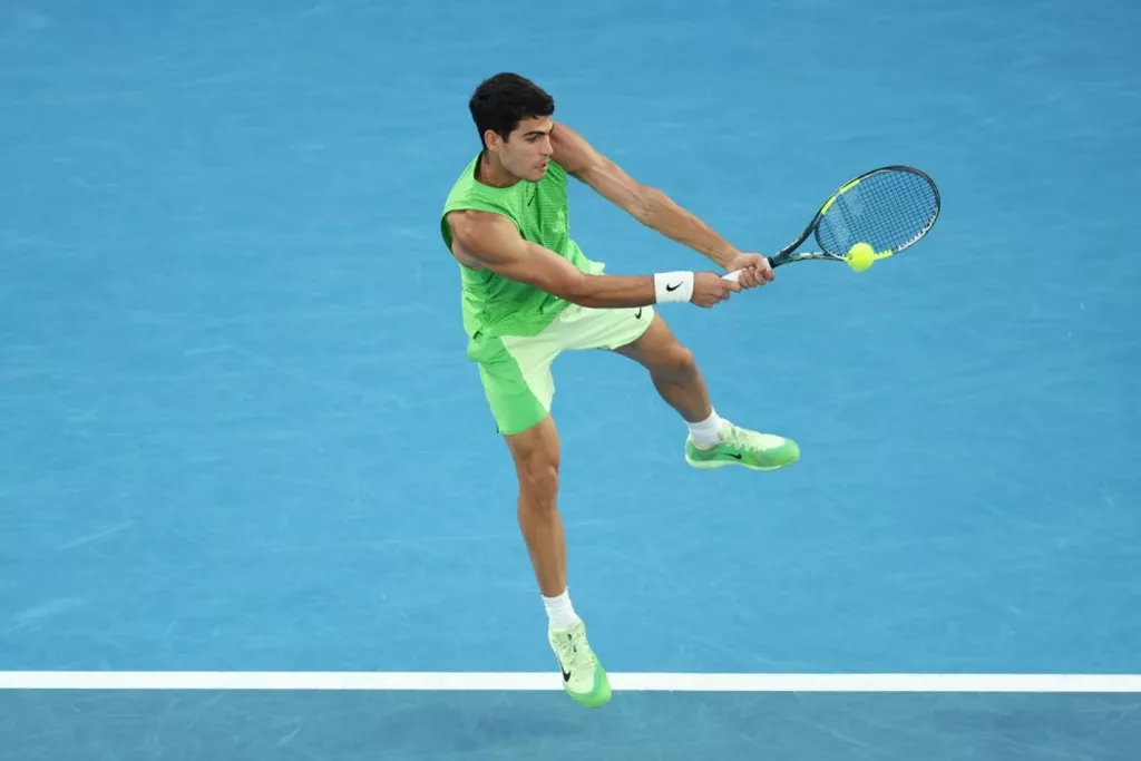 Алькарас возмутился решением организаторов закрыть крышу во время финала AO — 2026