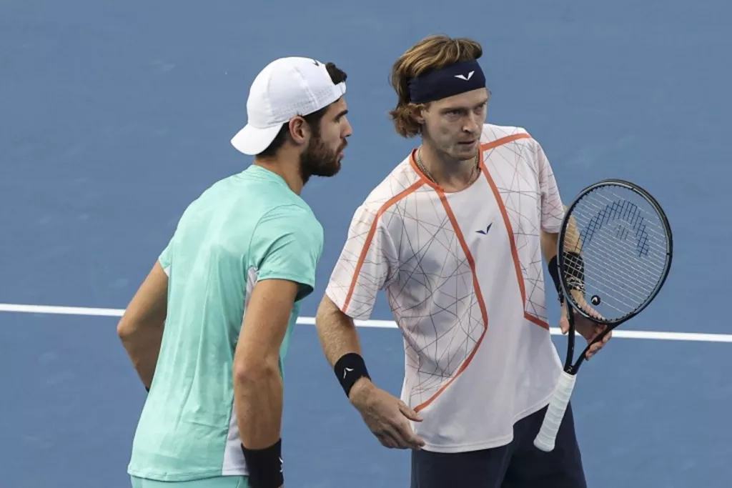 Хачанов и Рублев не смогли выйти во второй круг турнира в Дохе в парном разряде