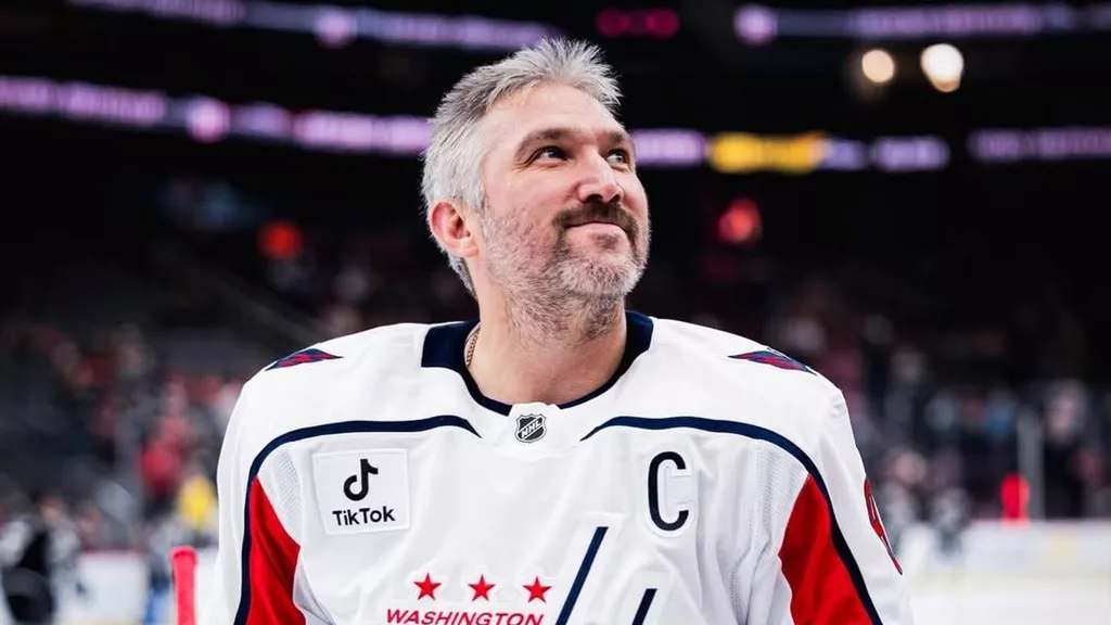 Эспозито назвал Овечкина величайшим снайпером в истории хоккея