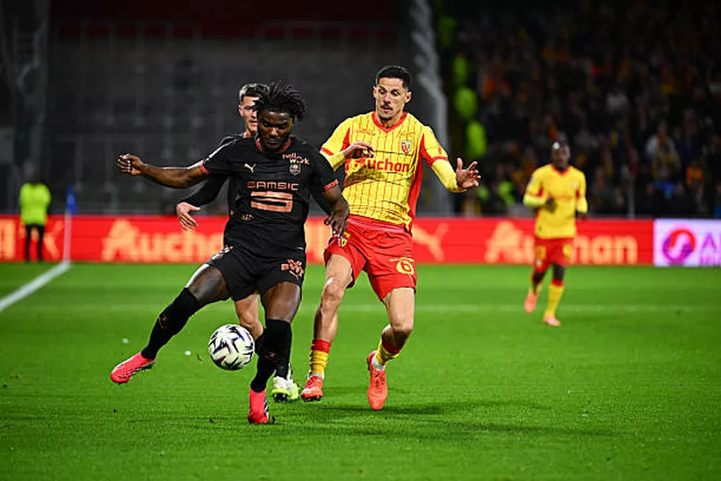 «Ланс» победил «Ренн» и возглавил таблицу чемпионата Франции