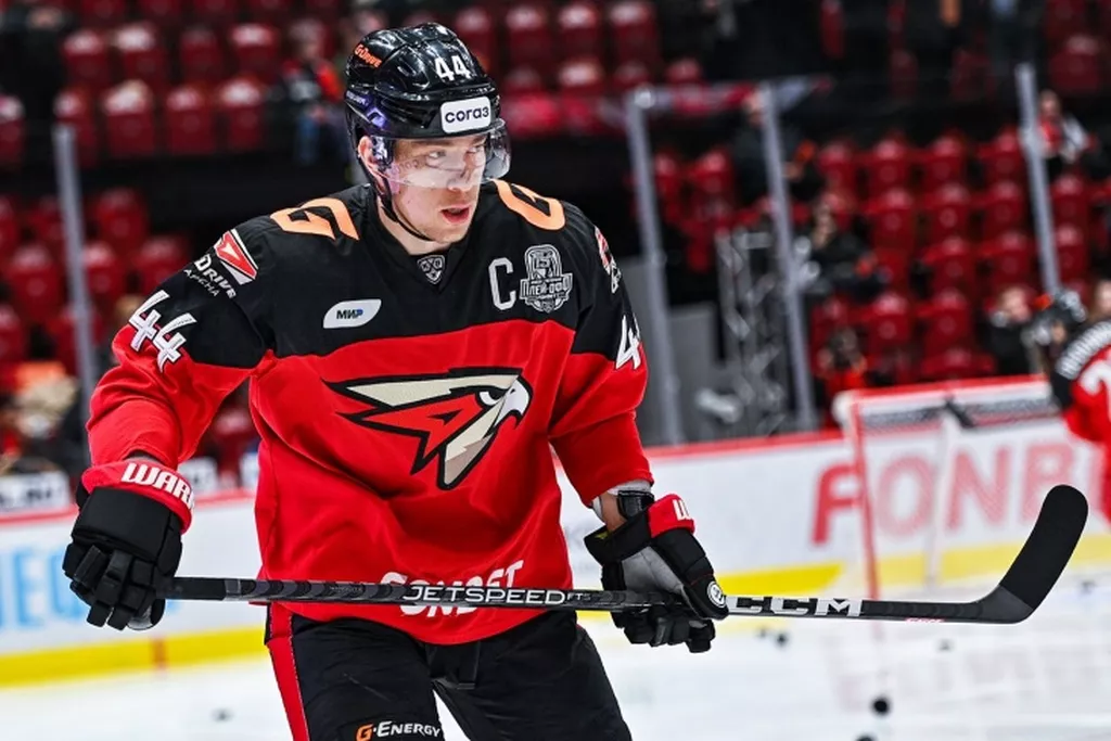 Сафронов: в олимпийскую сборную России из КХЛ взял бы Шарипзянова