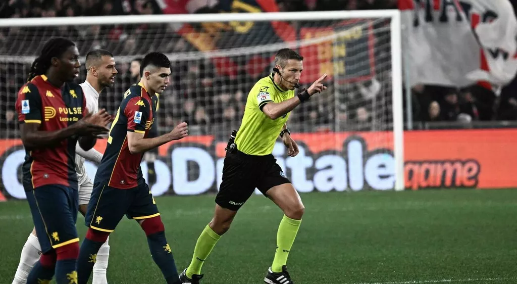 «Наполи» обыграл «Дженоа» в меньшинстве благодаря пенальти в компенсированное время