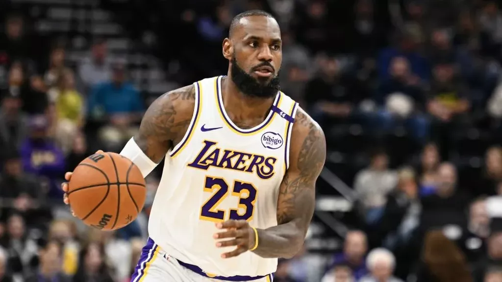 Леброн Джеймс приблизился к отметке в 43 000 очков за карьеру в НБА