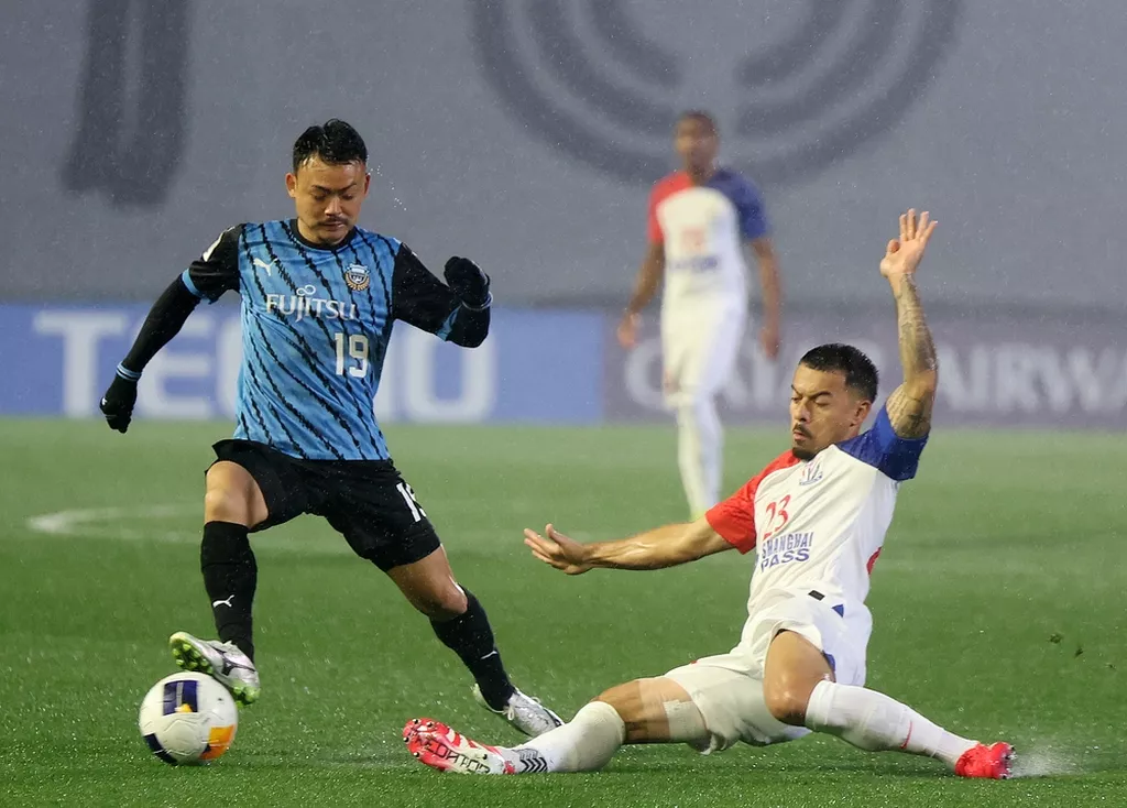 «Шанхай Шэньхуа» Слуцкого проиграл «Бурирам Юнайтед» в Лиге чемпионов АФК