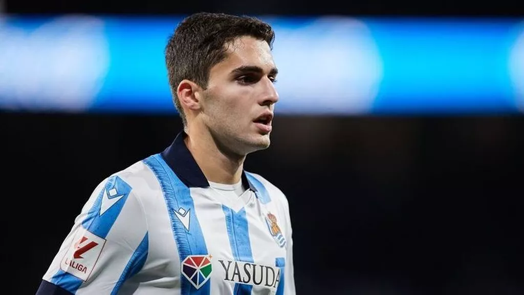 Деменко призвал Захаряна попытаться закрепиться в Европе