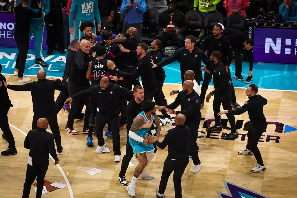 НБА вынесла дисциплинарные санкции участникам потасовки в матче «Шарлотт» — «Детройт»