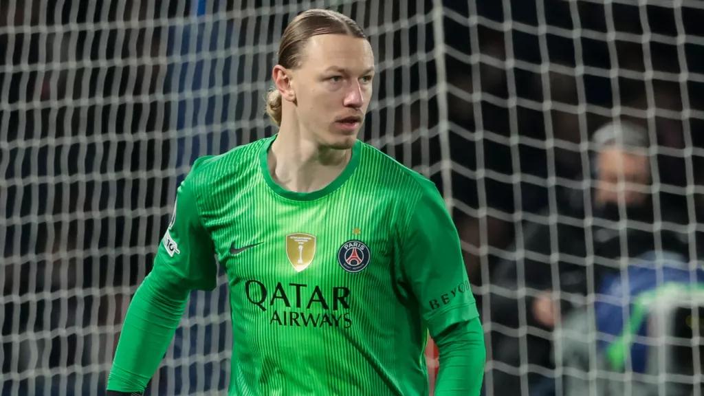 «ПСЖ» обыграл «Страсбург» в чемпионате Франции, Сафонов взял пенальти