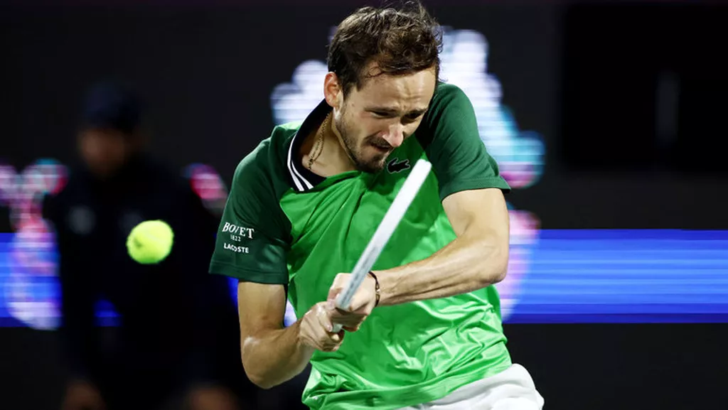 Медведев проиграл Умберу на старте турнира в Роттердаме