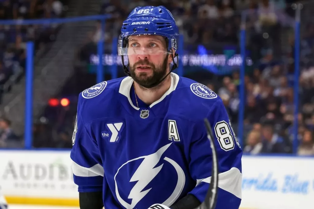 Кучеров возглавил гонку бомбардиров сезона НХЛ