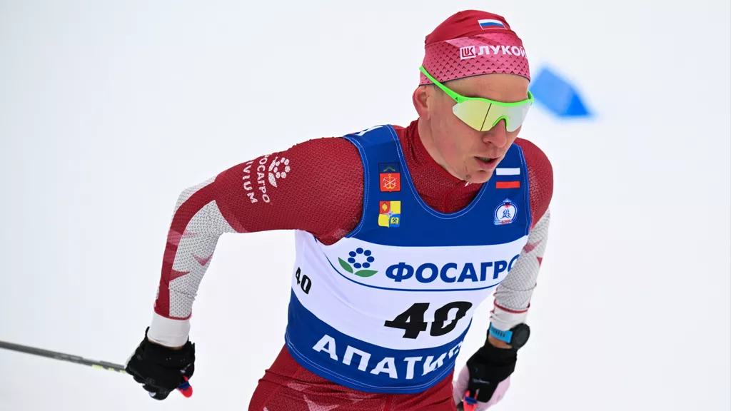 Большунов выиграл раздельную гонку на 15 км в финале Кубка России в Кировске