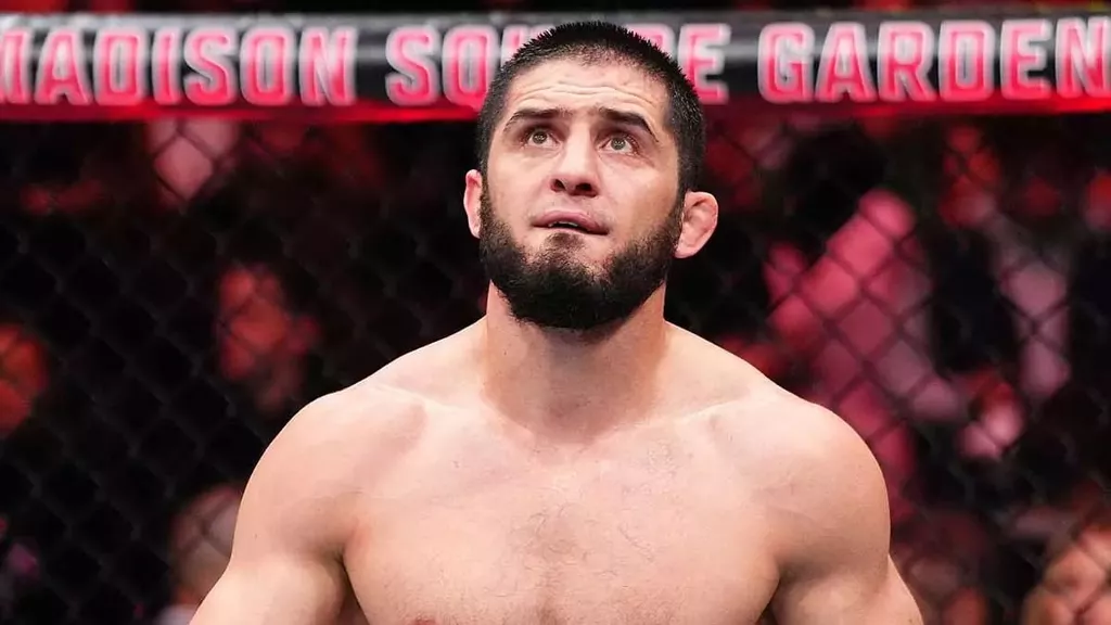 Махачев ответил на обвинения Топурии в уклонении от боя на турнире в Белом доме