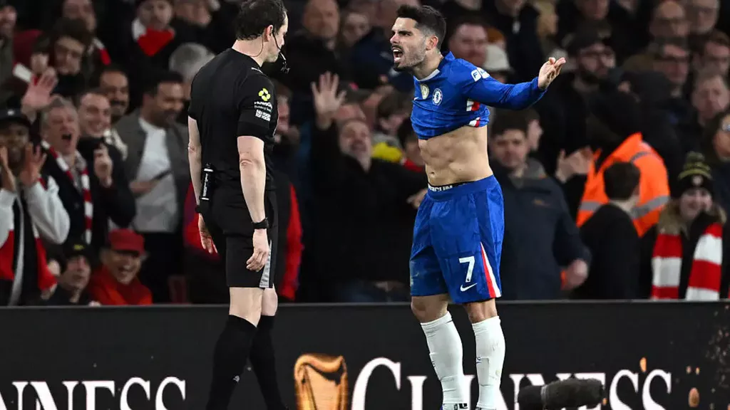 FA предъявила обвинения Педру Нету за неподобающее поведение в матче с «Арсеналом»