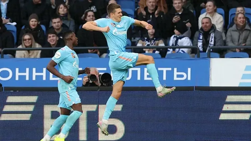 Александр Соболев вошел в «Клуб 100» российских бомбардиров после гола в ворота «Динамо»