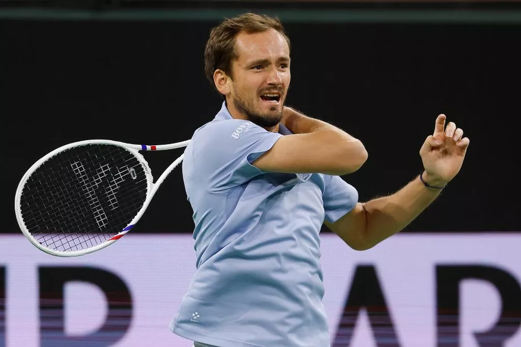 Медведев обыграл Алькараса и вышел в финал турнира в Индиан-Уэллсе