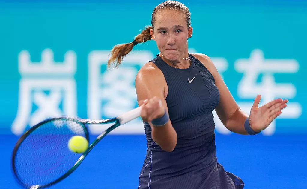 Мирра Андреева проиграла Катаржине Синяковой на турнире в Индиан-Уэллсе