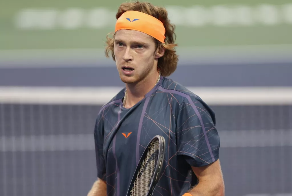 Андрей Рублев вышел в четвертьфинал турнира в Барселоне