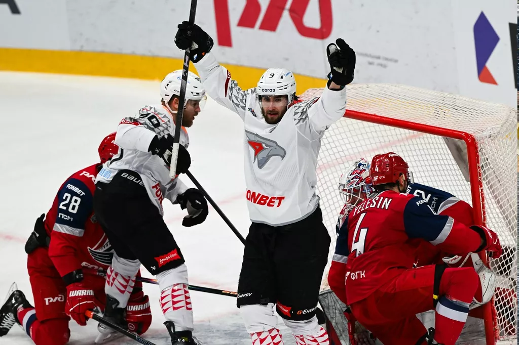 «Авангард» одержал победу над «Локомотивом» в первом полуфинальном матче Кубка Гагарина