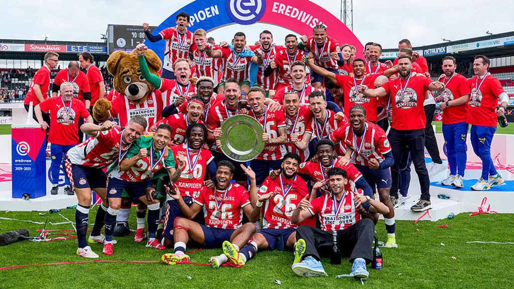 ПСВ в третий раз подряд стал чемпионом Нидерландов