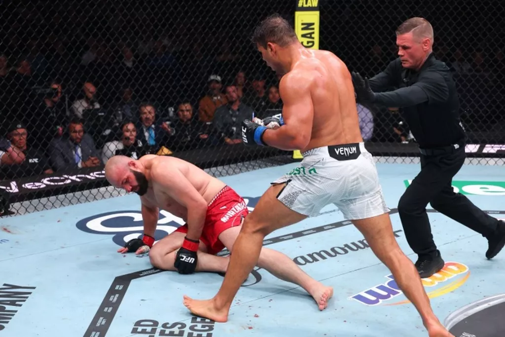 Коста нокаутировал Мурзаканова на турнире UFC