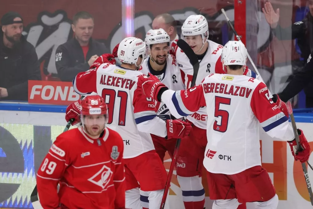 «Локомотив» одержал волевую победу над «Спартаком» и вышел в следующий раунд плей-офф КХЛ