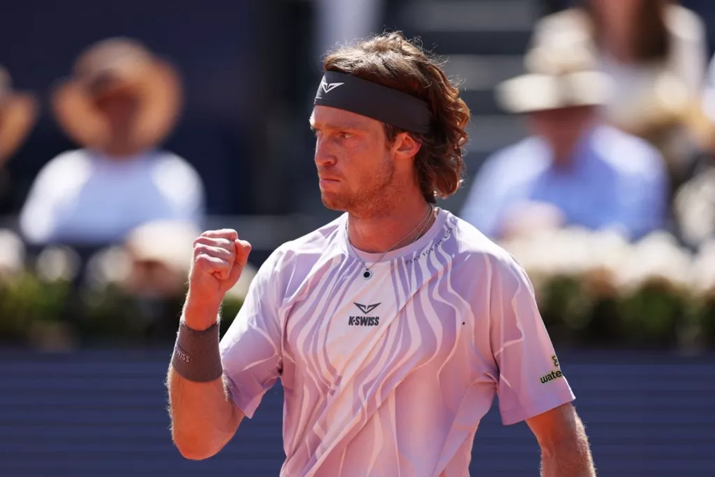 Рублев вышел в финал турнира ATP-500 в Барселоне, обыграв Меджедовича