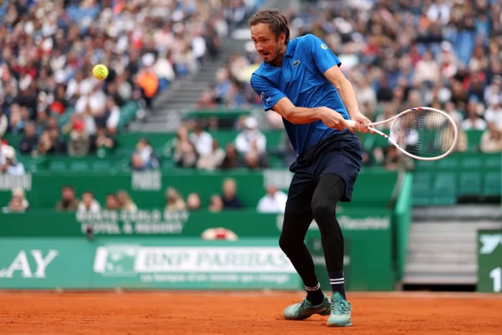 Медведев с двумя «баранками» проиграл во втором круге турнира в Монте-Карло