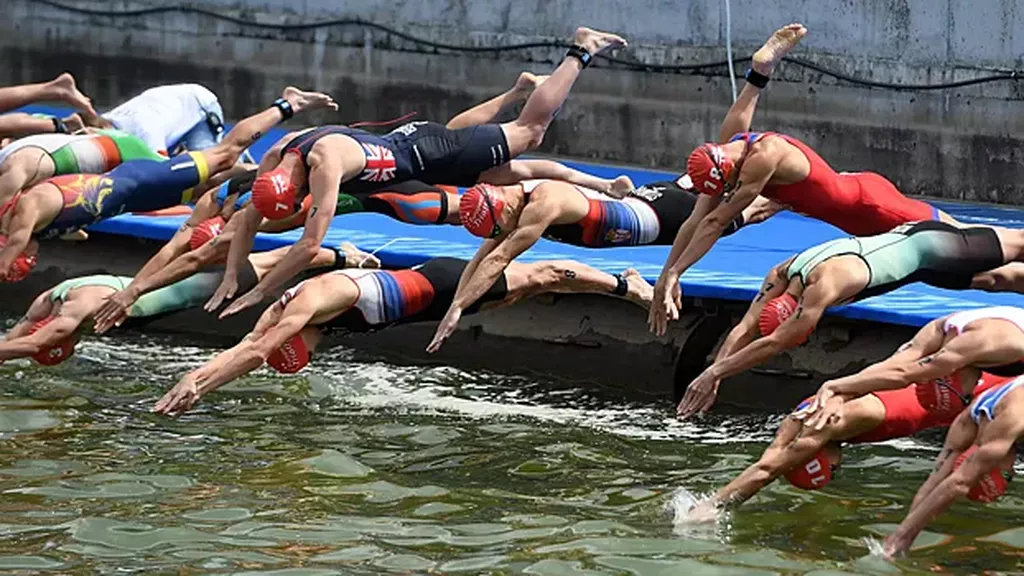 World Triathlon допустил российских юниоров и параатлетов до международных соревнований