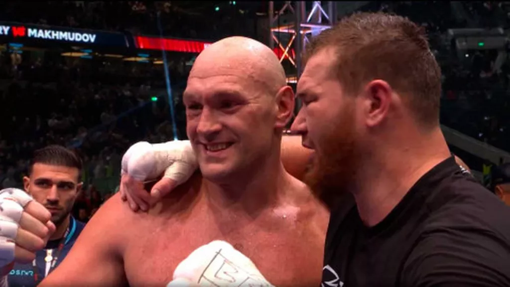 Тайсон Фьюри победил Арсланбека Махмудова единогласным решением