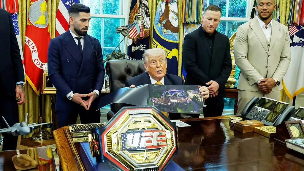 Букмекеры назвали фаворита в бою Топурии и Гэтжи на турнире UFC в Белом доме