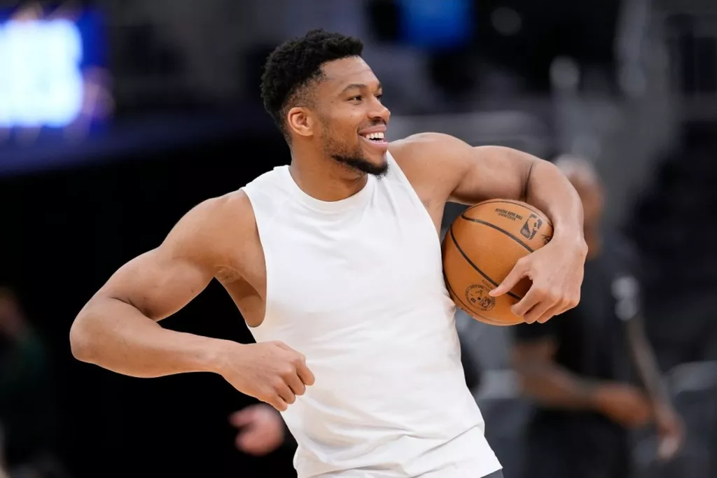 ESPN сообщила о переходе Янниса Адетокунбо из «Милуоки Бакс» в «Майами Хит»