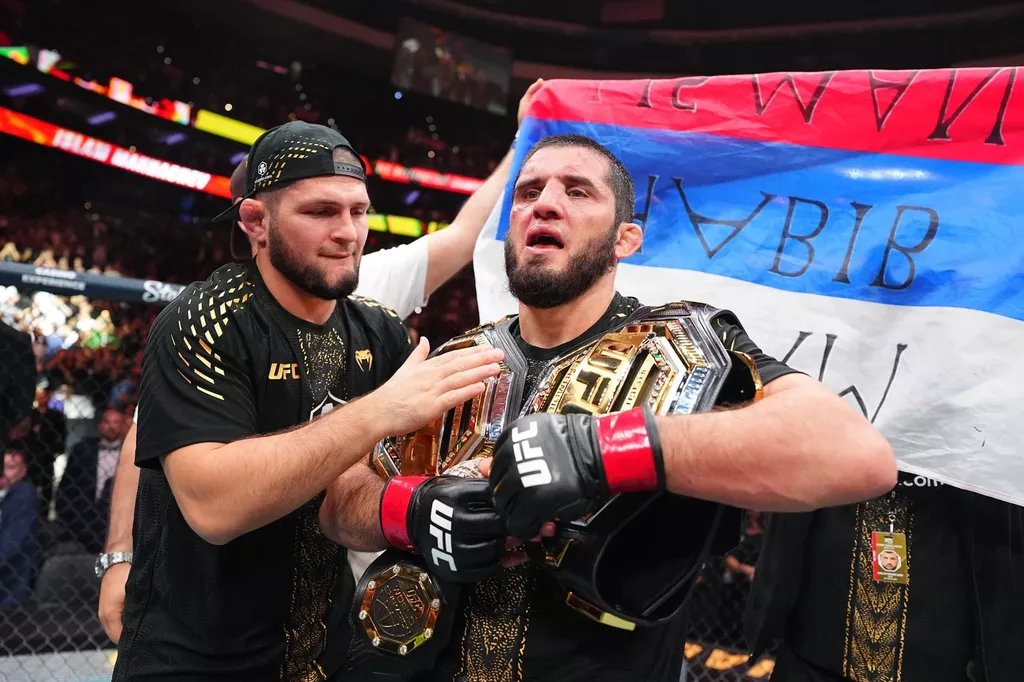 Ислам Махачев победил Иэна Гэрри и защитил титул чемпиона UFC в полусреднем дивизионе
