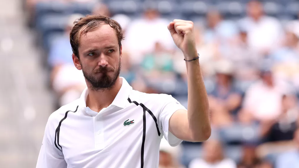 Даниил Медведев победил Артура Риндеркнеша и вышел в 1/8 финала US Open